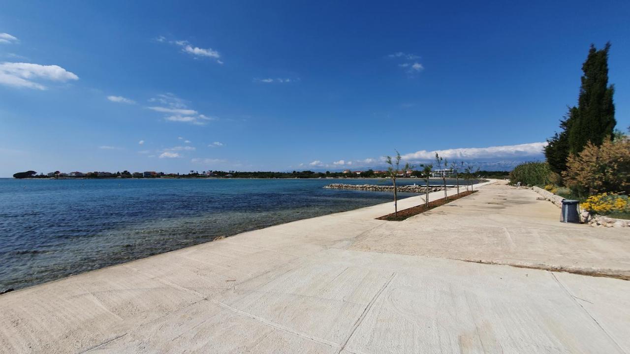 Malo Ferienvilla Privlaka, Pool, Boje, Wi-Fi, Wallbox Привлака Экстерьер фото