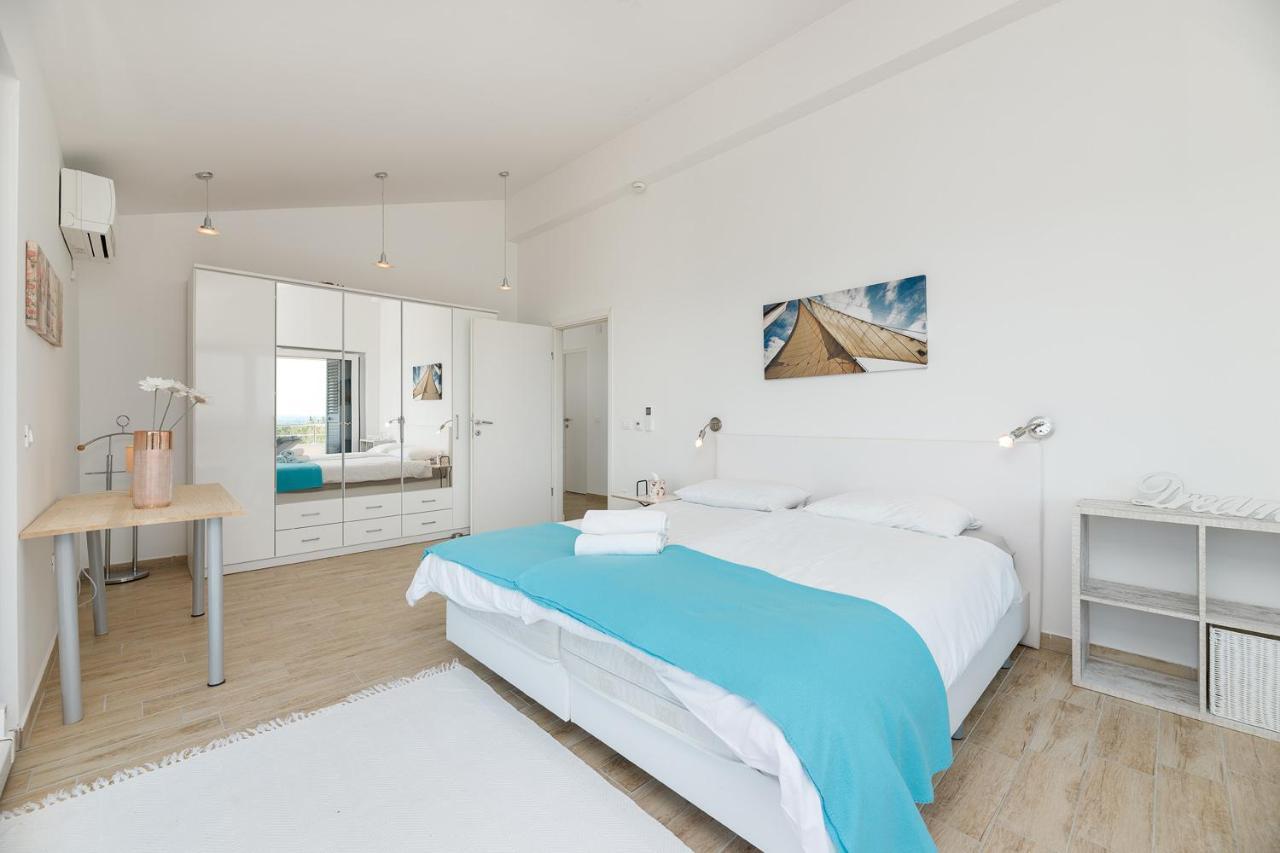 Malo Ferienvilla Privlaka, Pool, Boje, Wi-Fi, Wallbox Привлака Экстерьер фото