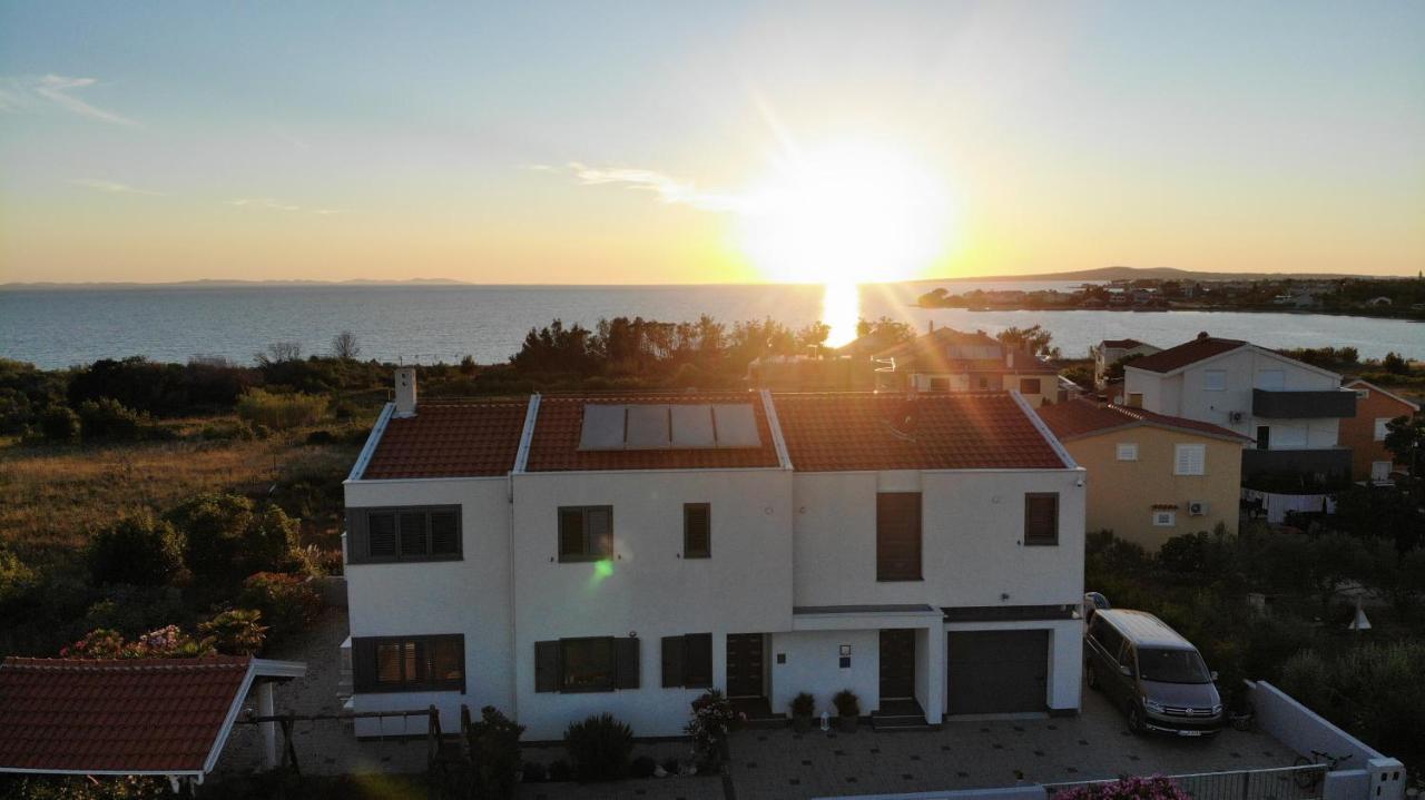 Malo Ferienvilla Privlaka, Pool, Boje, Wi-Fi, Wallbox Привлака Экстерьер фото